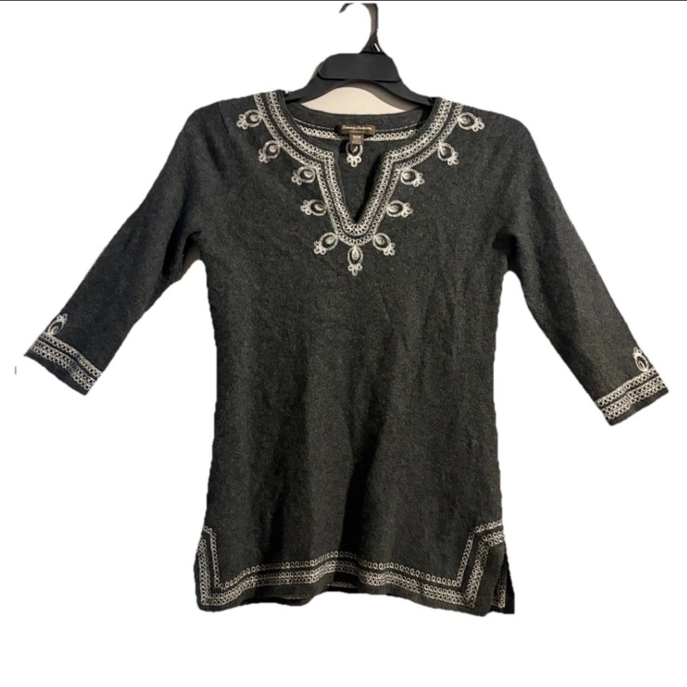 Tommy Bahama 100% Cashmere
Sweater Women's Gray Embroidered Tunic Top